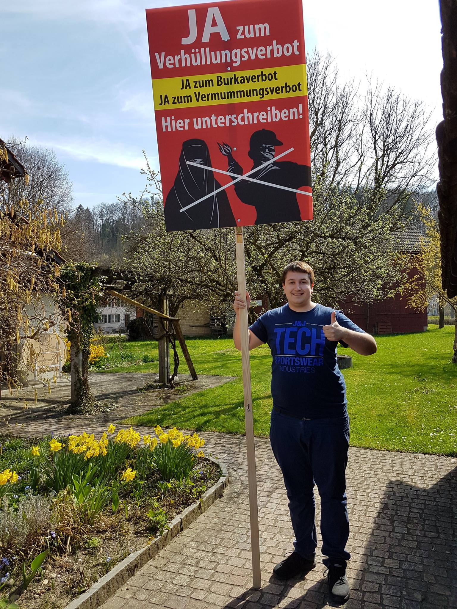 Auf dem Bild: Anian Liebrand, Mitglied des Initiativkomitees «Ja zum Verhüllungsverbot»